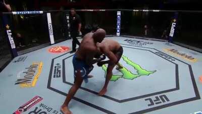 Derrick Lewis KO’s Blaydes and breaks the record for the most KO wins in UFC history
