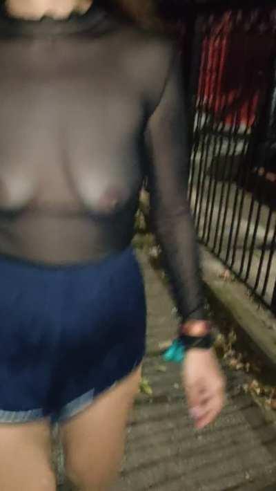 Walking down the street like this (f)