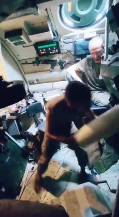 Ukrainians operating the PZH-2000, they fire 4 shots in 29 seconds