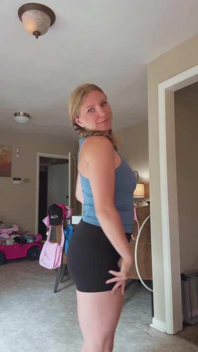 [selling] kink/fetish friendly customs, vid calls, sexting, worn items, and more 