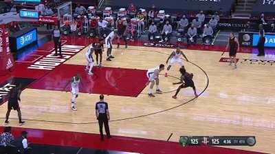 [Highlight] Kevin Porter Jr with the double stepback 3 over Brook Lopez