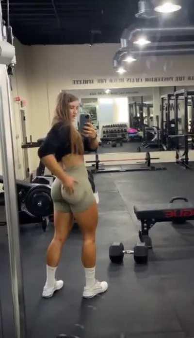 Katie sonier 6ft and 190lbs