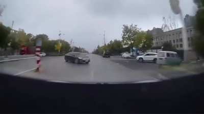 Guys saves himself from ramming into an idiot