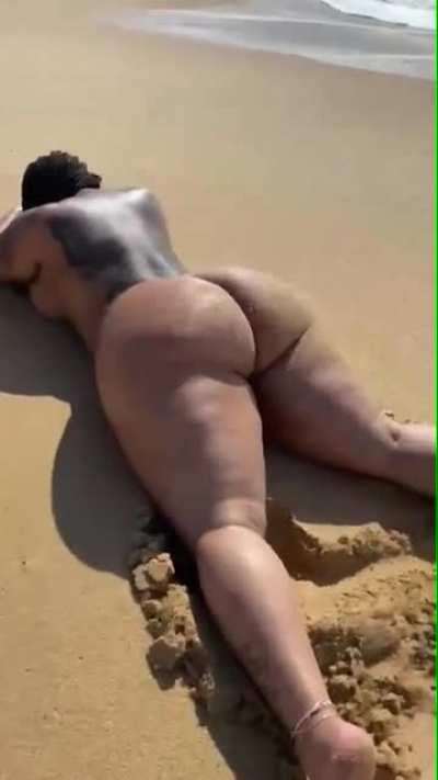 I just want to fuck her while she laying on her belly on the beach just like this