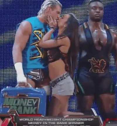 Her eyes are saying “you get to fuck me if you win your match baby”