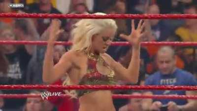 Maryse dominating Gail Kim