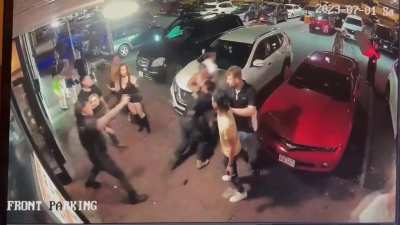 Gangster attacks security guards at bar