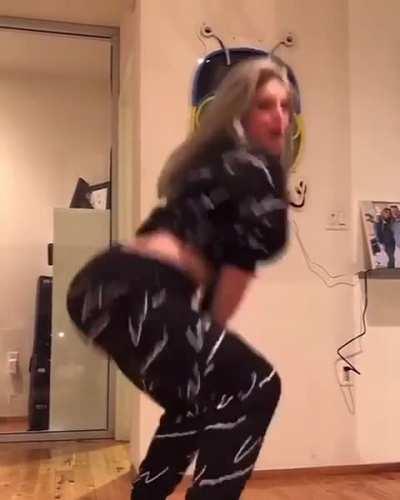 Это ОЧЕНЬ энергичный танец