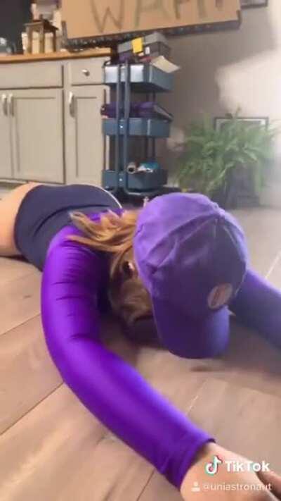 uniastronaut as Waluigi