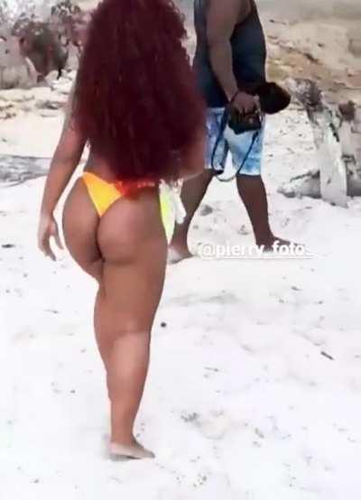 Belleza negra, Preta zade 19 years old