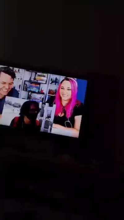 Impossível olhar qualquer vídeo dela e não ficar de pau durasso, vadia deliciosa 