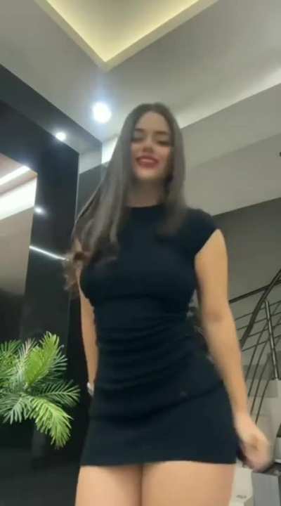 Such a sexy outfits . May someone know who is her ??