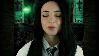 HQ and 90fps clip of her most seductive look. 4K version in comments