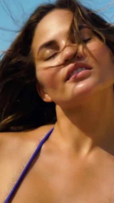 Chrissy Teigen - Sports Illustrated Swimsuit 2017 - Intimates Vertical Edit