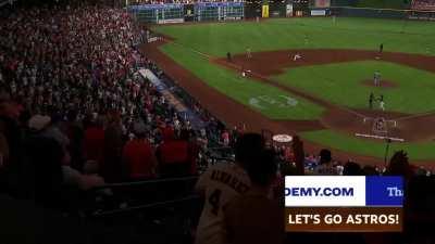 [Highlight] [Hightlight] Diaz hits a homerun to the tracks as well to go back-to-back and puts Houston up 4-0