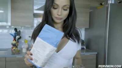 Crystal Rush - Cooking Lesson Cum [PervMom]