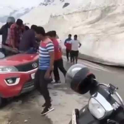 Many sweaty palms make light work