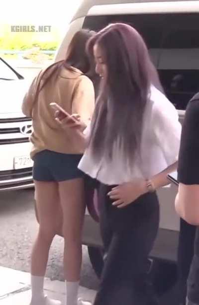 Nayeon Im (featuring Jihyo)