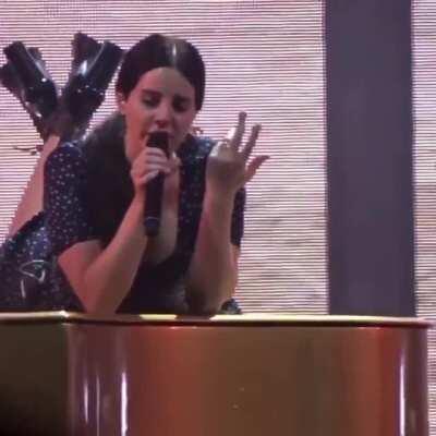 I wish I was behind Lana Del Rey here so I could eat her asshole