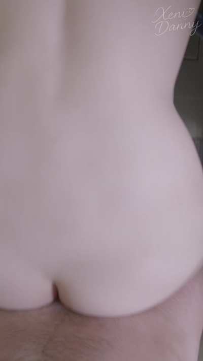 Her eyes start rolling after my deep thrusts