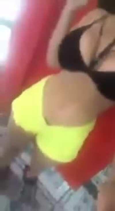 Mishelle Diaz Desnudándose