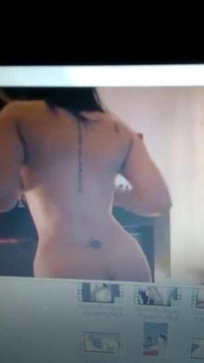 Desde el celular 138 videitos y 90 imágenes de Moni