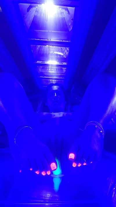 Its getting hot at the tanning salon [gif]