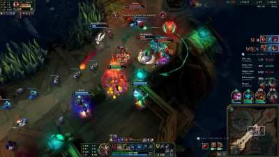 Cheeky Q flash on lee sin under his tower. Animation on Mecha Darius is just beautiful
