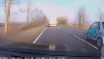 So many aggressive idiots in this video and no care for life at all