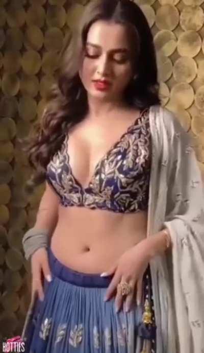 Thot Tejaswi Prakash giving vibes of Beautiful Girl in Desi Function which later after party gets ravaged in Car of Highest Paying Customer. That Navel of her deserves special attention for sure