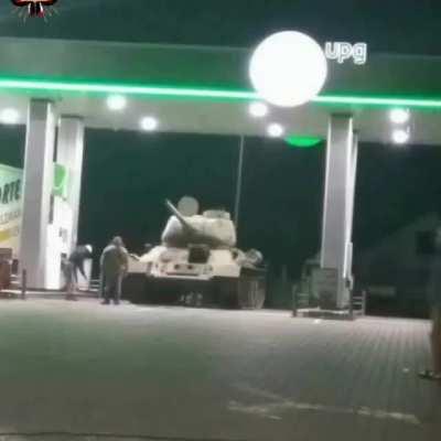 👨‍✈️👩‍✈️🧑‍✈️🪖