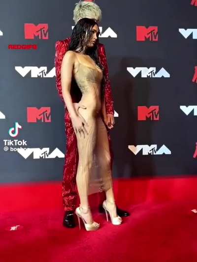 Megan Fox and Machine Gun Kelly on the 2021 MTV VMA red carpet 🎅 Merry Christmas! 🎄