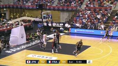 [Highlight] Yuta Watanabe makes a fadeaway bank shot over Gobert