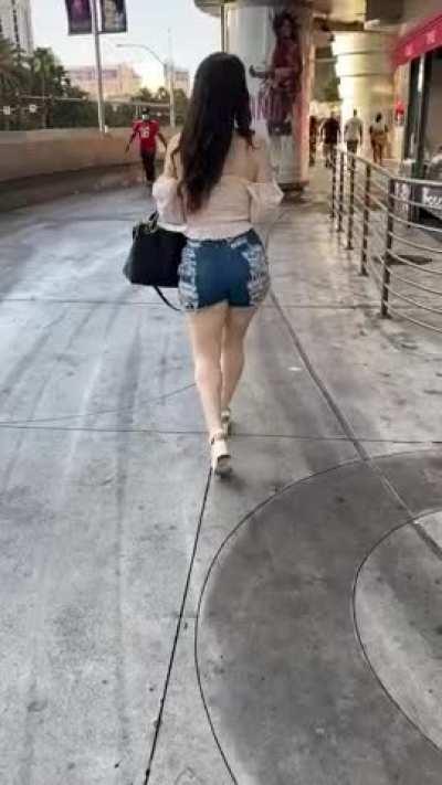 Nothing to see here, just a beautiful girl walking down the street~