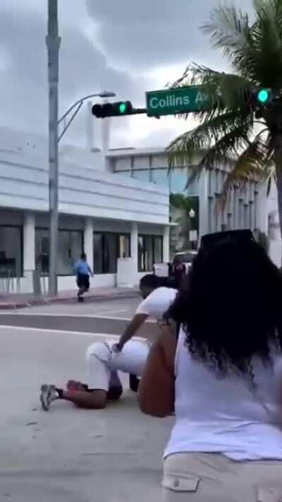 Waiters chase down dine and dasher in Miami