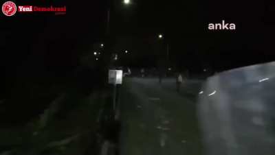 SESİ AÇIN MERMİ SESLERİNİ İYİ DİNLEYİN! ODTÜ’de taşsız, sopasız, silahsız öğrencilere orantısız güçle saldırıyorlar!