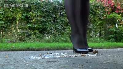 Walkover crushing snails