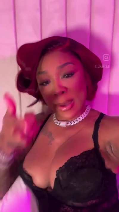 f** the music she sexy asf😮‍💨😍😩😩😩