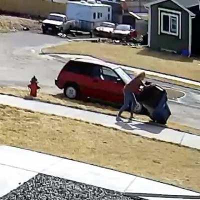 Trashcan 1 - Woman 0