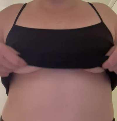 Titty Tuesday 🥰 full video on my page! Free trial! ⬇️