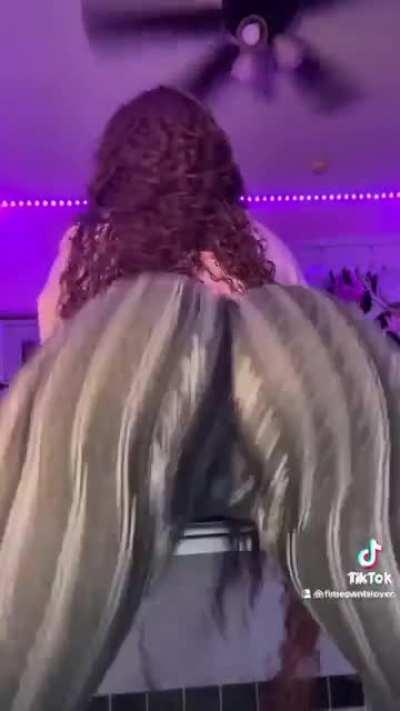 Soft & Jiggly No.481 (The Jiggliest) 😍🍑