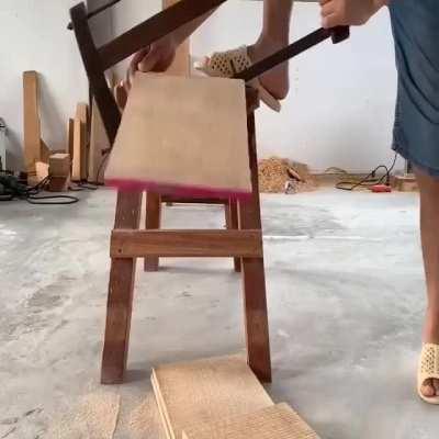 Man turns a block of wood into a miniature truck. The result is better than I expected