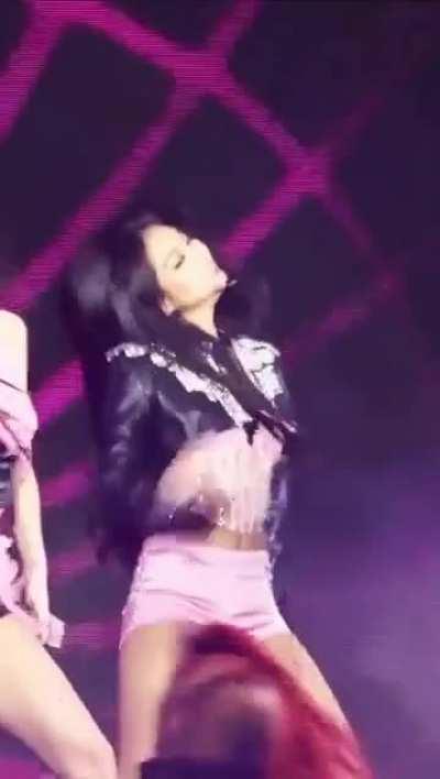 Jennie is so breathtaking she makes me so fucking horny. I could only imagine how it feels to have sex with a goddess of a woman like her! ❤️