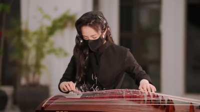 Someone finally did a Cover of Polyphia - Playing God with more strings, a Polyphonic zither with 43 strings this time. Channel is Moyun Official.