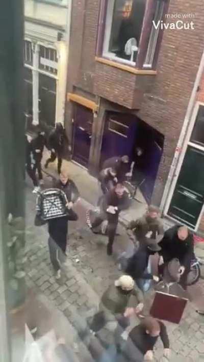 С новогодней музыкой всё милее