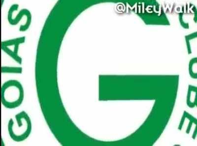 Em 2010, Miley Cyrus esteve no Brasil e participou de uma campanha publicitária da marca de absorventes Sym. Ela gravou vídeos segurando a camisa de alguns times brasileiros. A proposta era para que o fã escolhesse um time para a cantora torcer. Quem tive