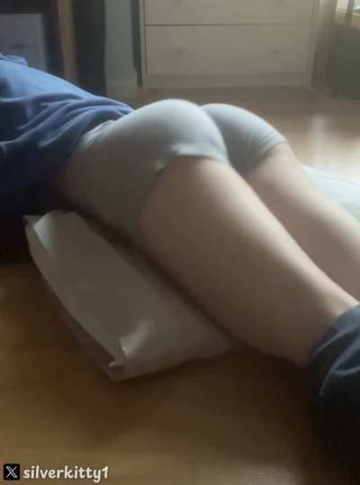 i love grinding on my pillow before school hehe >w<