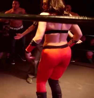 Melina jiggles her ass