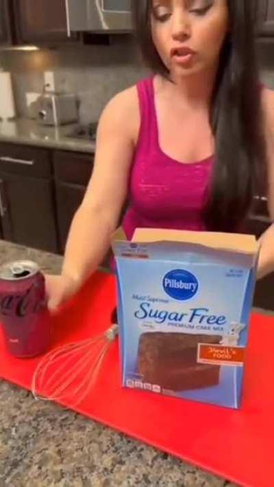 «Прекрасная» хозяйка на кухне