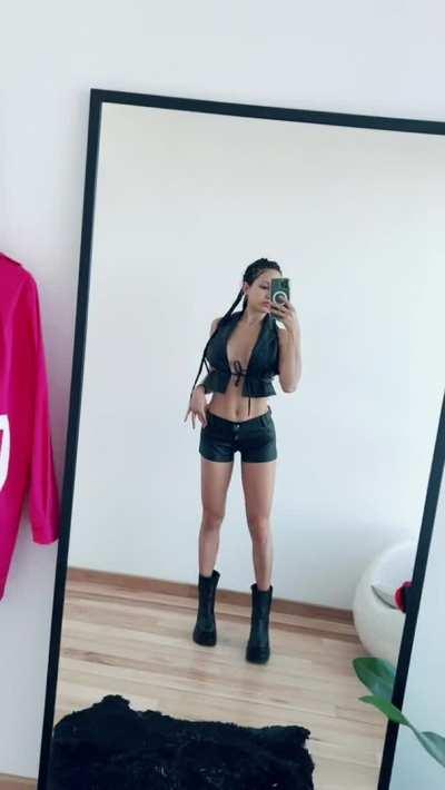 Can I be your little fucktoy?? 🍑